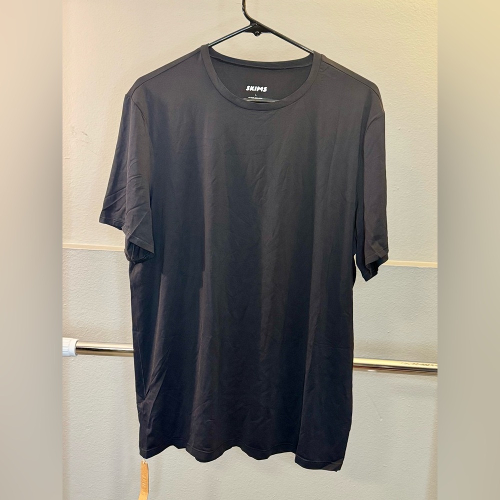 SKIMS Sport Slim T-Shirt - Picture 4 of 4